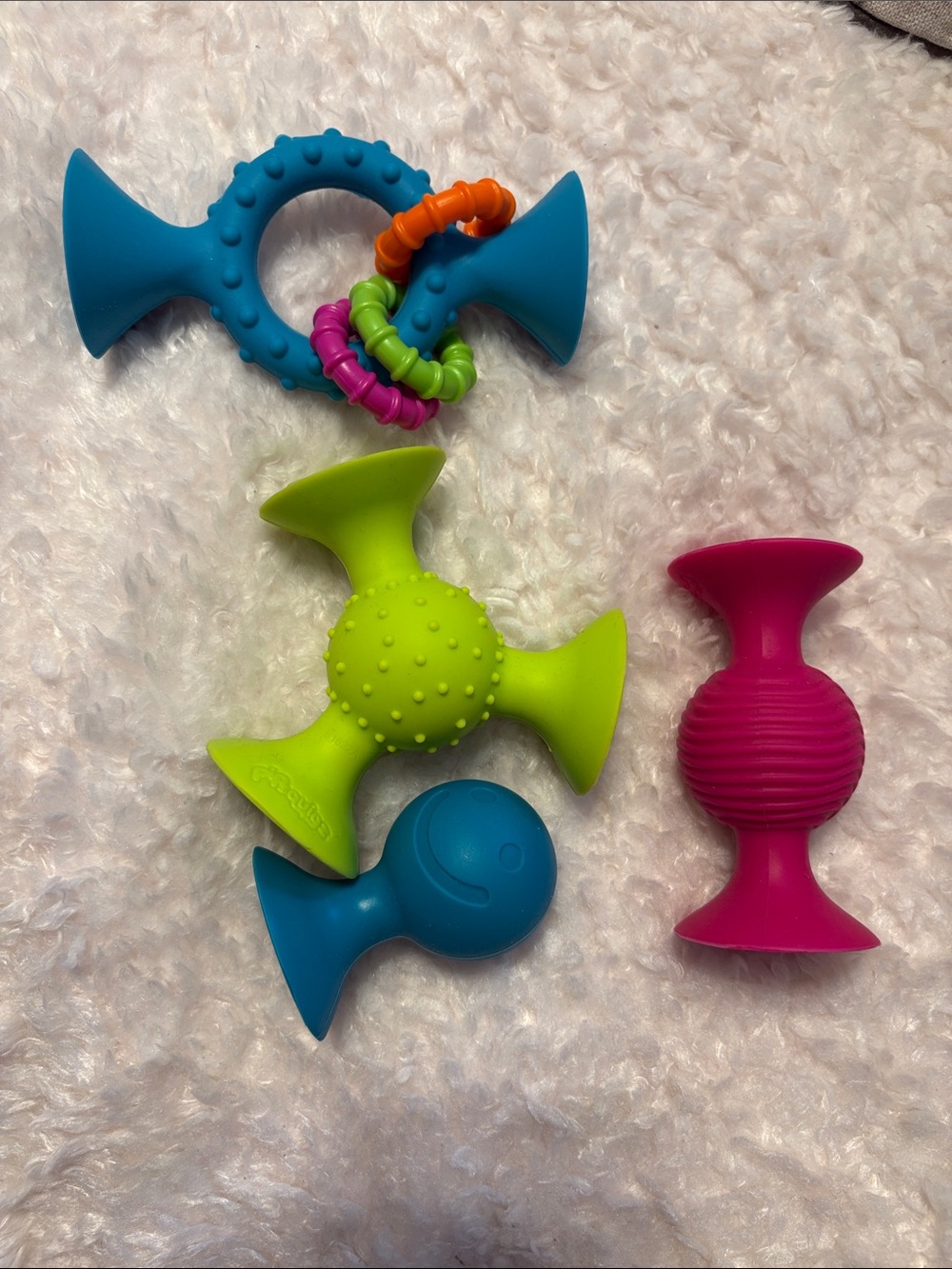 Fat Brain Pip Squigz Set of 4 Toys
